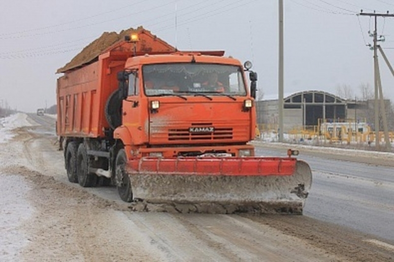 Дорожники после снегопада расчистили трассы в 12 районах Волгоградской области