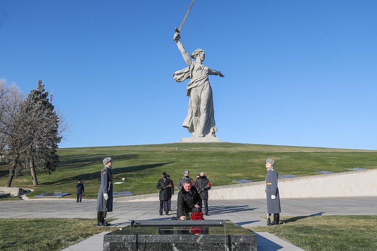 На Мамаевом кургане к памятной дате обновили могилу маршала Чуйкова