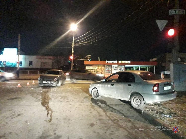 Отказался от медосвидетельствования: в Волгограде водитель устроил массовое ДТП с автобусом