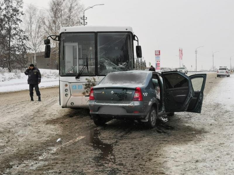 Под Белгородом произошло смертельное ДТП с участием автобуса и такси