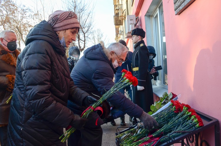 В Волгограде открыли мемориальную доску в память о Николае Максюте