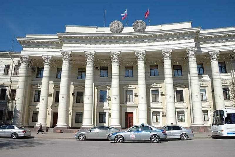 В Волгоградской области заморозят зарплаты чиновников