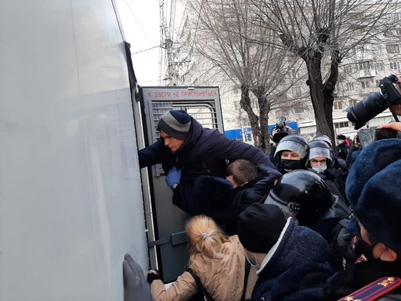 На митинге в Волгограде задержали около 60 человек