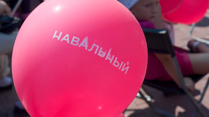 Протестующие двинулись «в гости» к Алексею Навальному