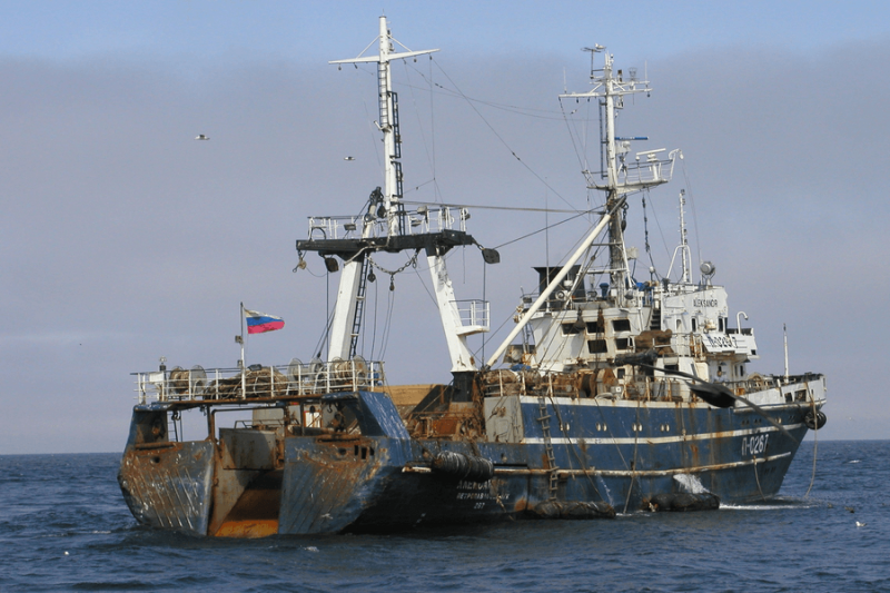 Десять рыбаков застряли в Баренцевом море на отказавшем траулере