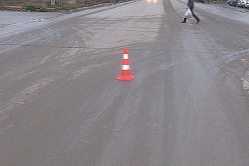 На трассе под Волгоградом сбили мужчину: водитель сбежал