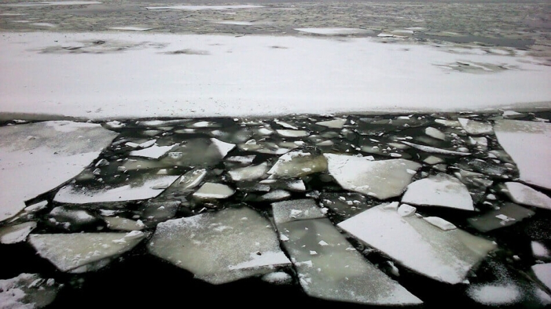 Одного из провалившегося под лед ребенка унесло течением в Воронежской области