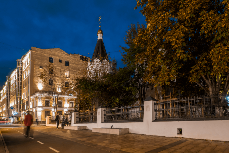 Огонь в Москве: перекрыто дорожное движение в центре столицы