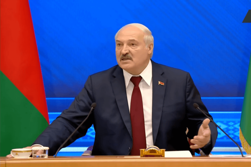 «Если бы нам россияне помогли»: Александр Лукашенко снова попросил денег у России