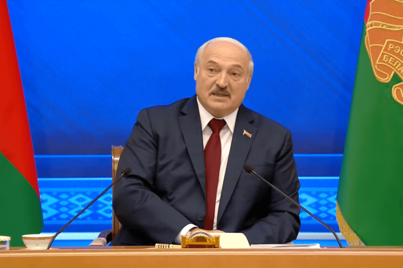 От Александра Лукашенко потребовали реальных дел. Его словам больше не верят