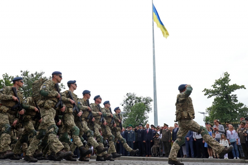 В Киеве мужчина поджег себя во время военного парада