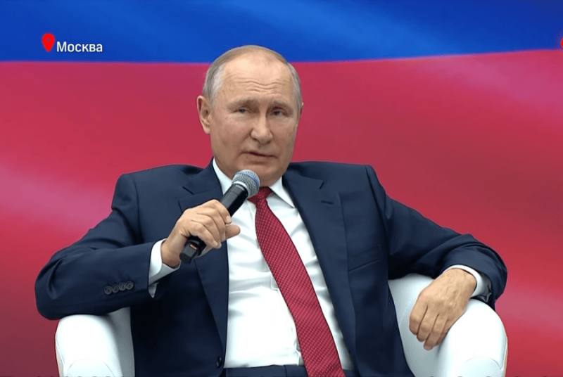 Владимир Путин описал предложение о выплатах фразой: «Все равны, как в бане»