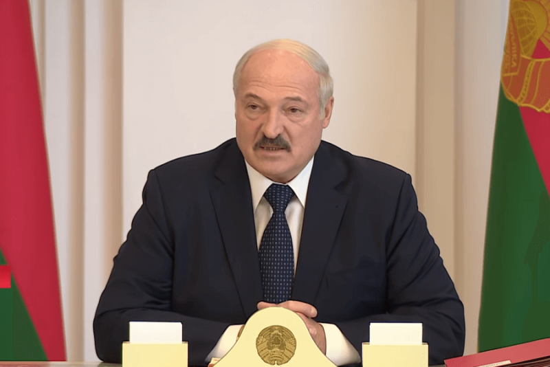 Александр Лукашенко ответил на «шальные мысли» о его уходе от власти