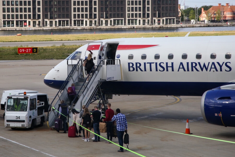 Авиакомпания British Airways перестанет обращаться к пассажирам «дамы и господа»