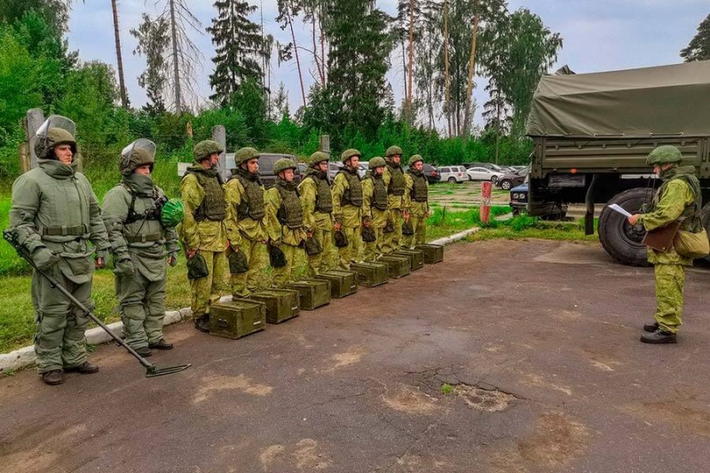 В известной смертями солдат части поймали военного с наркотиками. Начальство приезжало выручать