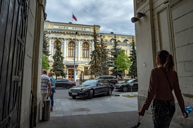 В попытке угнаться за инфляцией Центробанк резко поднял ключевую ставку