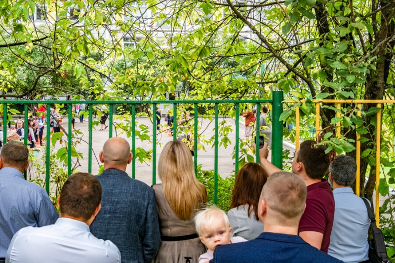 В школе Махачкалы девятиклассник убил ученика ножом и старшеклассники напали на журналистов