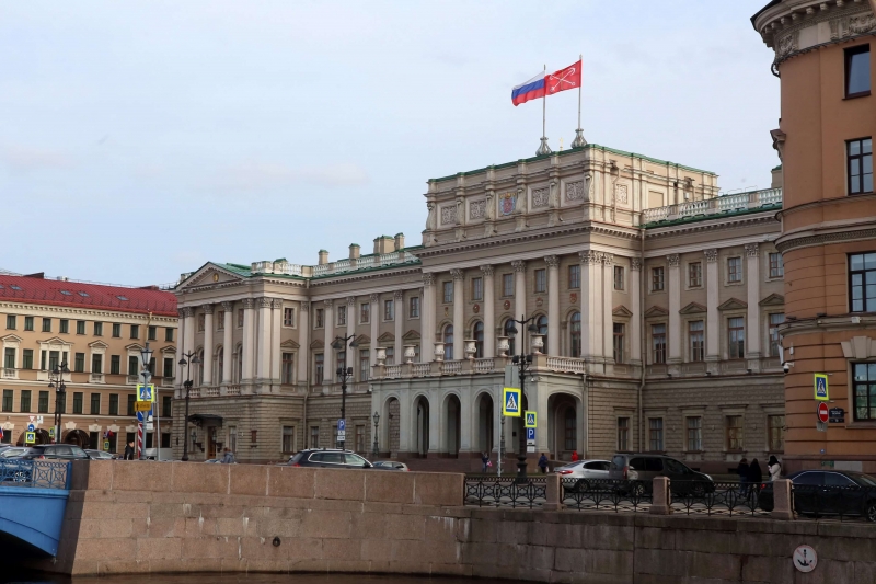 В Заксобрании Петербурга журналистам запретили пить воду