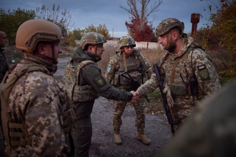 Владимир Зеленский ознакомился с применением противодронового ружья в Донбасе