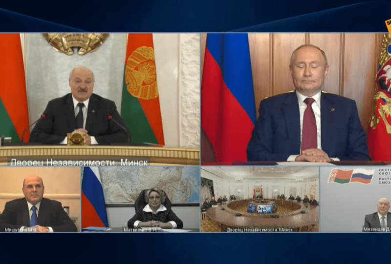 Так и не признавший Крым Лукашенко обиделся на Путина. Тот не взял его с собой