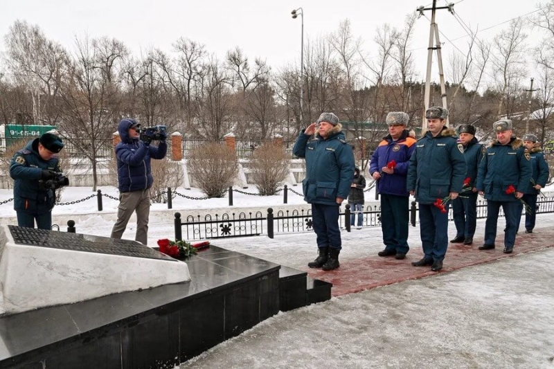 На похоронах жертв «Листвяжной» вскрылись подробности смерти торопившихся спасти шахтеров сотрудников МЧС