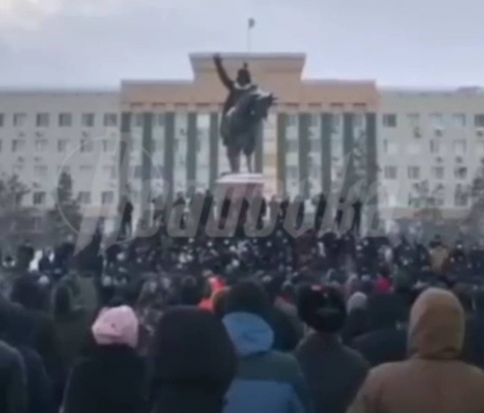 Между растянувшимися на три дня митингами в Казахстане и протестами в Беларуси поставили знак равно