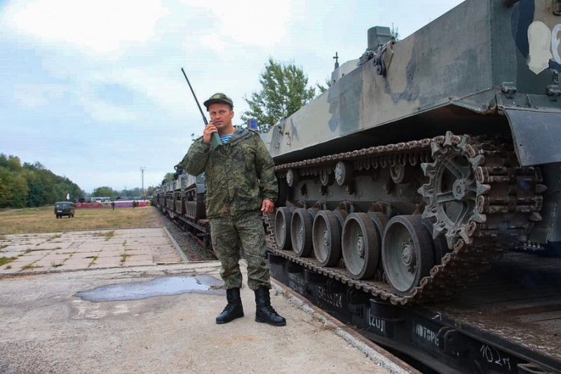 Россия свозит технику и военных в западные регионы со всех четырех армий Восточного военного округа