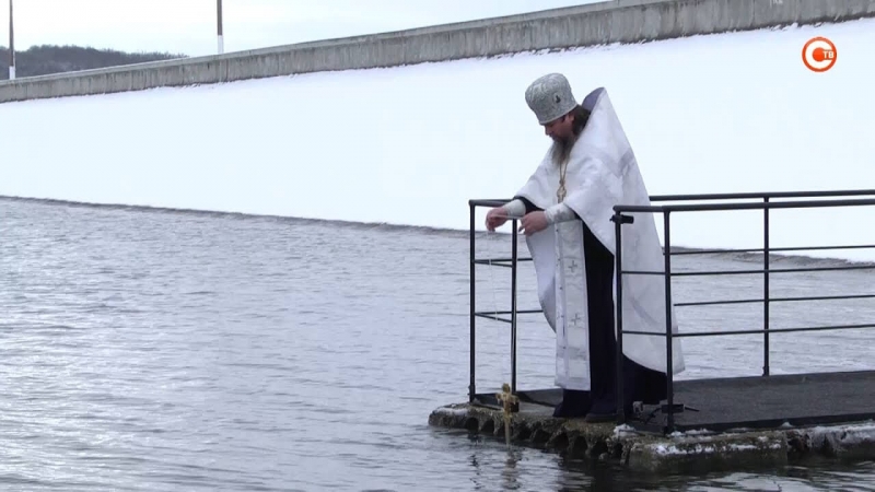 В Севастополе по водопроводным трубам потекла святая вода