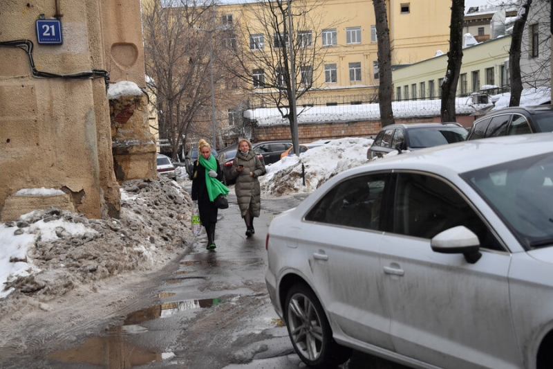 В Новосибирске мужчина пытался изнасиловать девочку возле школы. Педофила спугнули прохожие