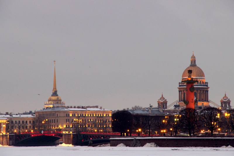 Петербург: ОМОН и Росгвардия в центре города