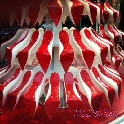 Стильная Ёлка от Christian Louboutin!