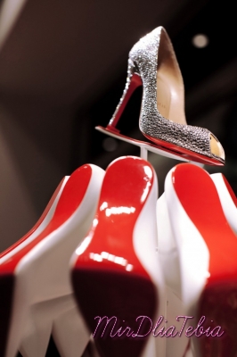 Стильная Ёлка от Christian Louboutin!