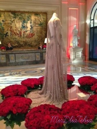 Выставка Elie Saab в отеле George V Hotel в Париже