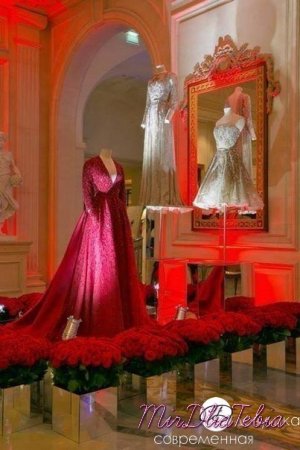 Выставка Elie Saab в отеле George V Hotel в Париже