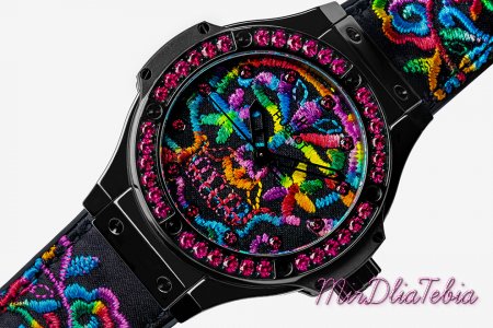 Часы Hublot украсили вышивкой в стиле калавера